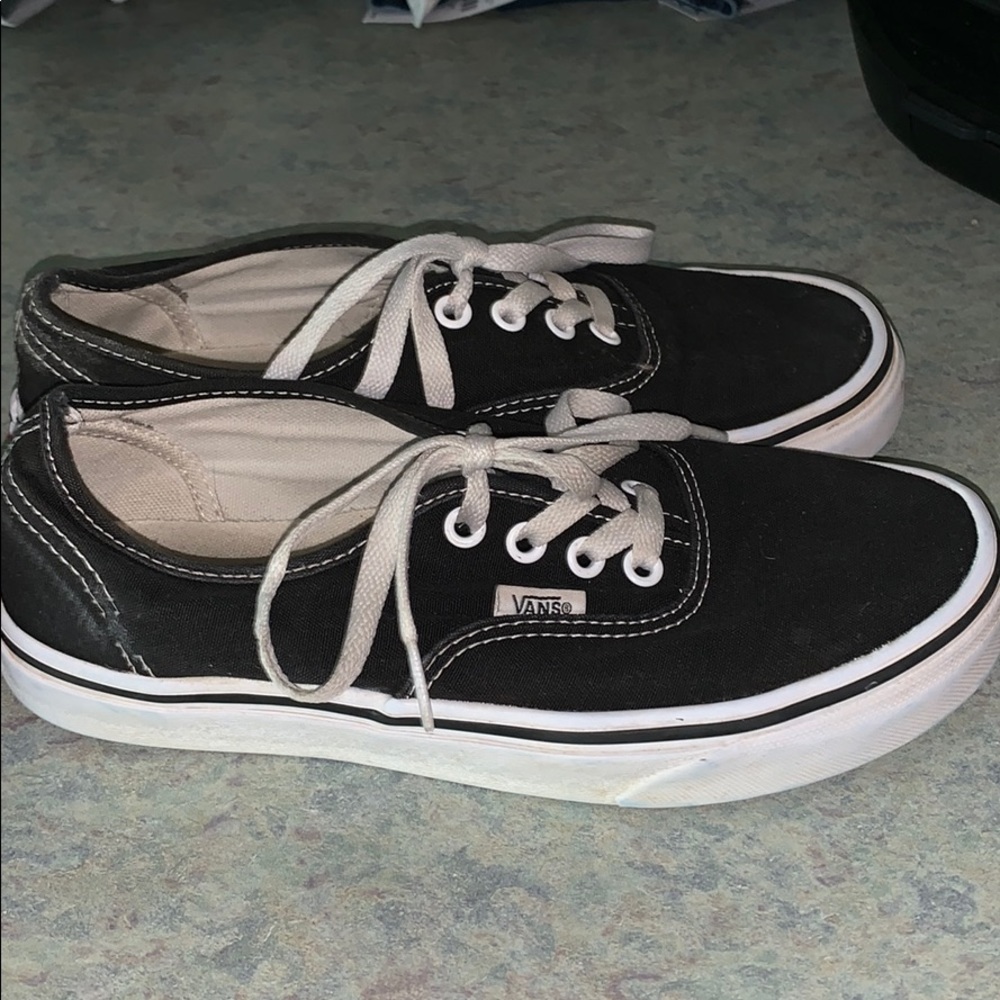 Vans black & white mens 6 women’s 7.5